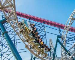 The amusement park is home to a variety of roller coasters some of the famous coasters are the Big Dipper, Grand National, Nickelodeon Streak, and Blu